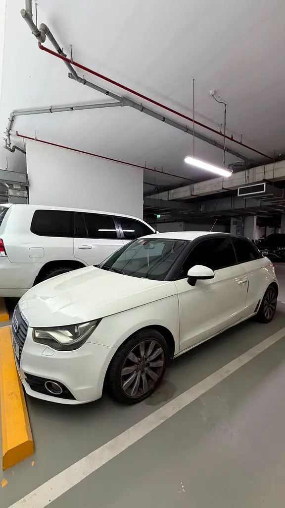 Audi A1 2011 — photo 1 of 11