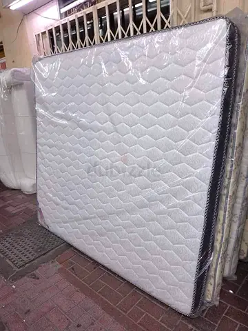 Mattress with attached top foam 180x200cm King size. Same day delivery available