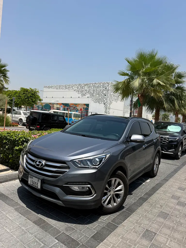 Hyundai Santa Fe 2018 — photo 1 of 5