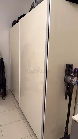 Large Gloss White Sliding Door Wardrobe - Good Condition