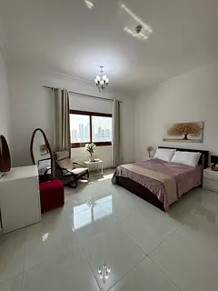 !!Like STODIO! Chic MASTER ROOM in apartment. 2 tenants only in house . Available parking.
