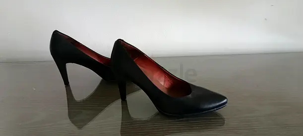 Classic black leather mid-heel pumps, size 40