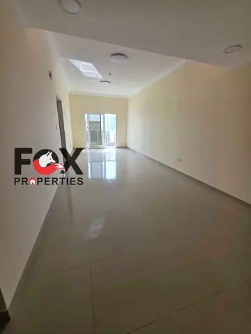 اكبر مساحه شقه غرفه وصاله للايجار السنوي \ بمنطقه الجرف 3 \ بنايه جديده \ اول ساكن \ بلكونه باطلاله مفتوحه \ خزائن بالحائط \ تكييف مركزي \ موقع مميز