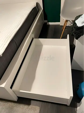 Ikea malm queen bed with Ikea mattress (140*200)