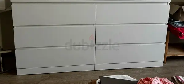 Chest of drawers