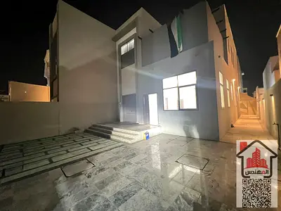 طابق ارضي من فيلا مع حوش للايجار  عجمان - العاليه  3 غرف ماستر + مجلس مع مغاسل  صاله + مطبخ كبير + غرفه خادمه مع مكيفات  شامل الفواتير  مطلوب 75 الف درهم سنوي