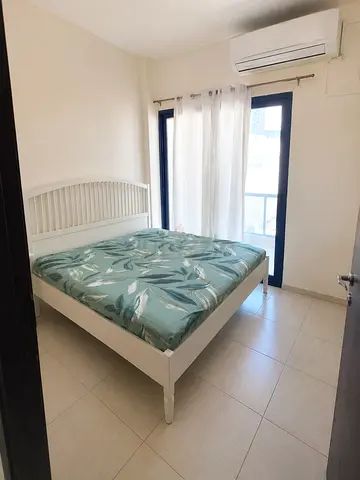 SPACIOUS FAMILY ROOM | 2 MIN WALK TO METRO | LIVING + BEDROOM | BALCONY | WITH OR WITHOUT BILLS.