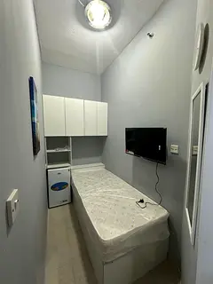 2 mnts from metro Single partition with smart TV and fridge