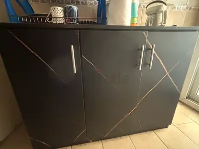 Black Marble-Effect Kitchen Cabinet with 3 Doors