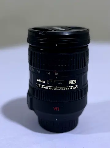 Nikon AF-S DX 18-200mm f/3.5-5.6 G ED VR Lens - Good Condition