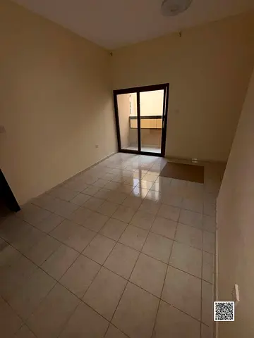 للايجار السنوي  في عجمان ✨ غرفه وصالة  في الكورنيش ببلكونه 🏢 بناء نظيف + تشطيب قبل الاستلام