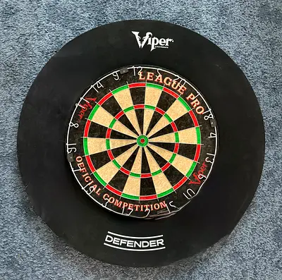Viper League Pro Dartboard + Defender Surround + Scoreboard