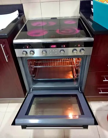 .Siemens 4 Rings Full Electric Ceramic Cooker Range Size 60cm