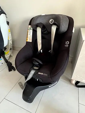 Maxi-Cosi Baby Car Seat 360 swivel base  (Rear/Forward Facing) - Good Used Condition