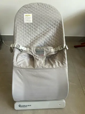 Electric Light grey baby bouncer/rocker in good condition (Brica/ingenuity style)