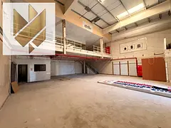 shed in 5500 sq. ft – offices - mezzanine - 45 kW electricity - modern full fire system - 4 instal