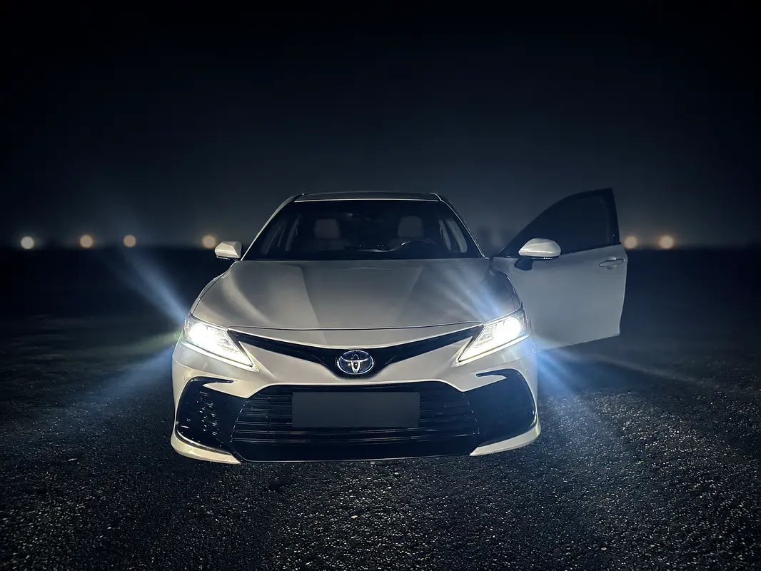 Toyota Camry 2020 — photo 1 of 5