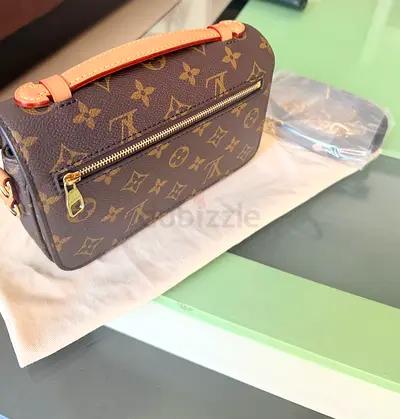 Louis Vuitton Pochette Métis East West-Brand new