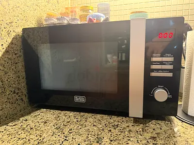 Black  Decker Countertop Microwave - Good Working Condition