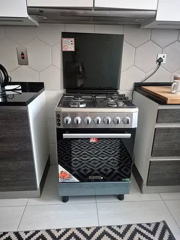 Daewoo Gas Cooker with 4 Burners and Oven