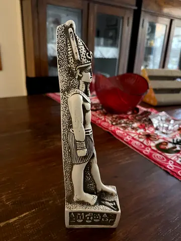 Egyptian statne new