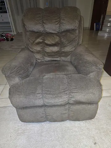 Comfortable Recliner Chair – AED 350 (Negotiable)