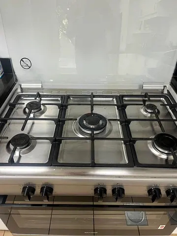 Stainless Steel 4-Burner Gas Cooker with Built-in Oven - Good Condition