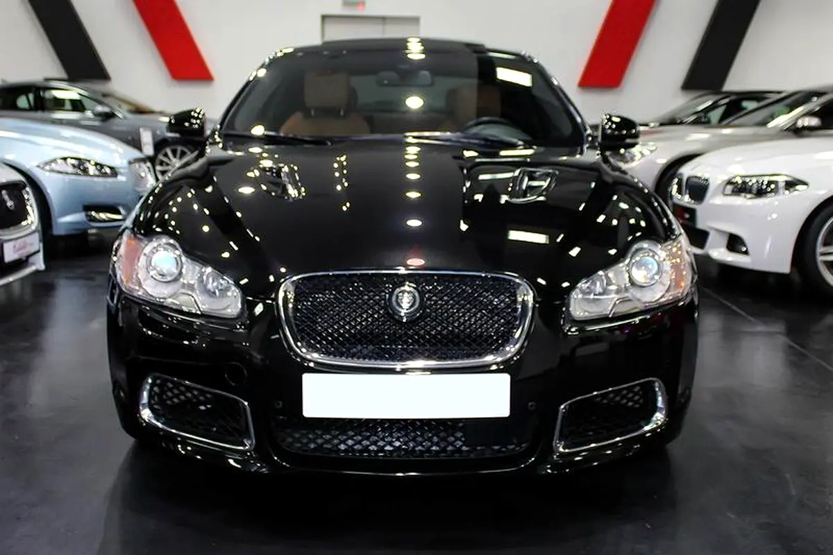 Jaguar XF 2010 — photo 1 of 6