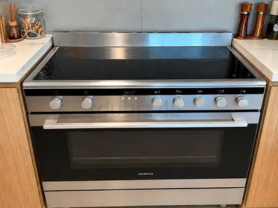 Siemens Electric Induction Range with Oven - Excellent Condition