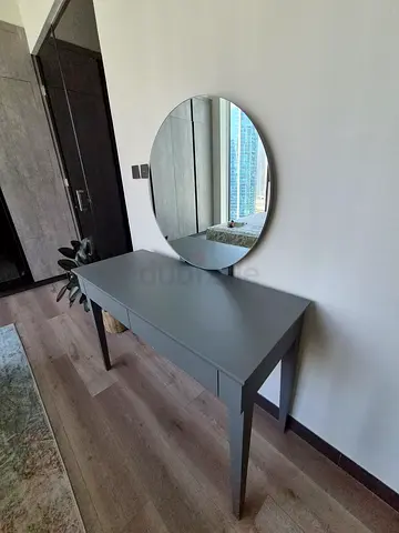 Good condition dressing/vanity table with attached round mirror.
