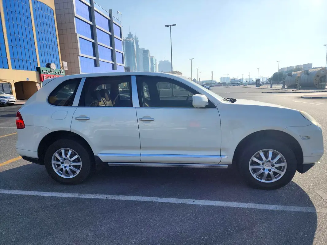 Porsche Cayenne 2009 — photo 1 of 10