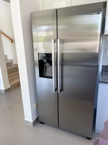 Bosch  Refrigerator like new  good working new model free delivery water dispenser ice macker