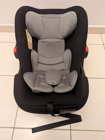 Used infant convertible car seat with newborn insert - clean condition