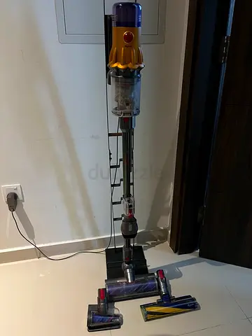 Dyson Vacuum Cleaner V12 - good condition