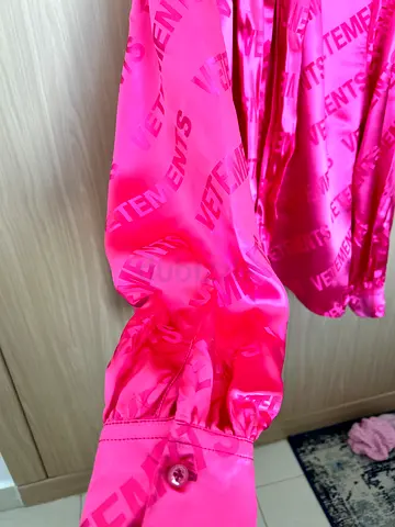 VETEMENTS Pink silk satin long-sleeve blouse with logo print - perfect condition