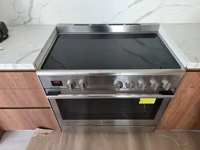 Bosch Series8 Electric Ceramic Cooking Range 90cm HCB738357M