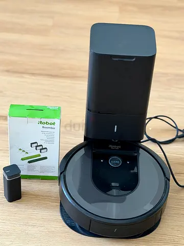 iRobot Roomba i7+ with Clean Base + Replenishment Kit – Excellent condition