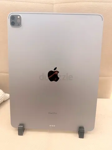 Apple iPad Pro 12.9 inch (Space Gray) - 6th generation M2 chip like a new.