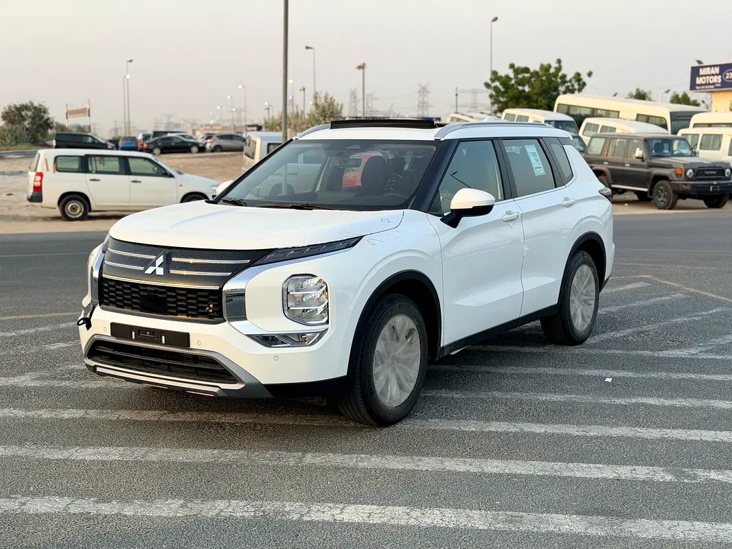 Mitsubishi Outlander 2026 — photo 1 of 20