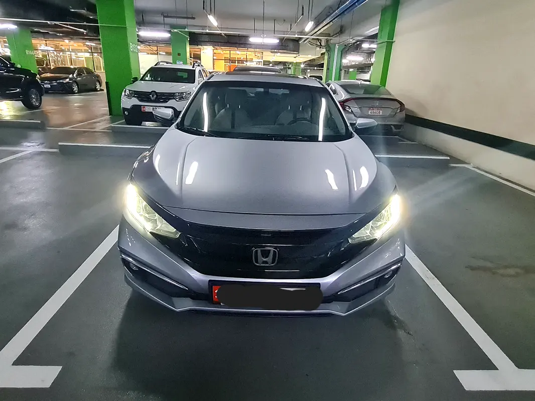 Honda Civic 2020 — photo 1 of 7