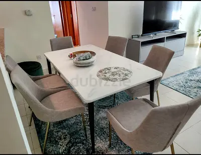Dining table + 6 chairs