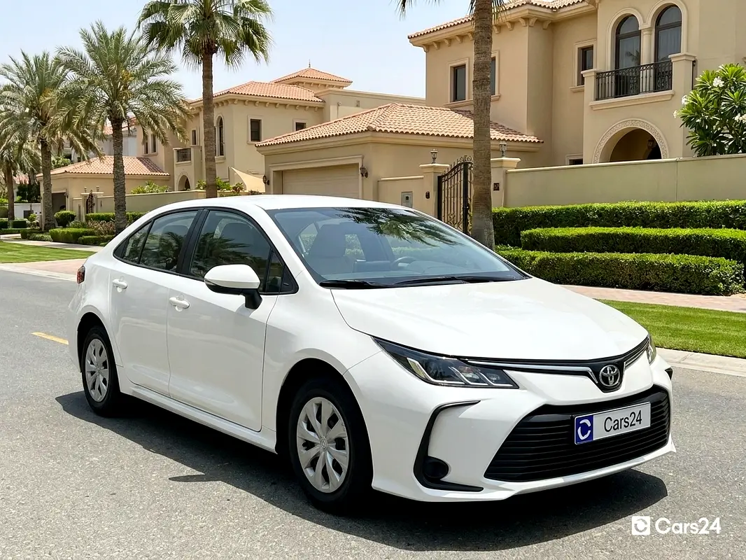 Toyota Corolla 2023 — photo 1 of 13