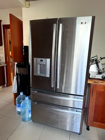REFRIGERATOR WITH FREEZER - HAIER