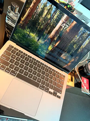 Macbook Air M1 8Gb/256GB in good condition with Box