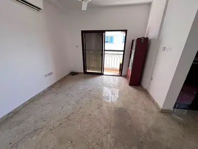 غرفة وصالة للإيجار السنوي على كورنيش عجمان