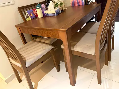 Cheap Discount Solid Wood 6-Seater Dining Table with Cushioned Chairs