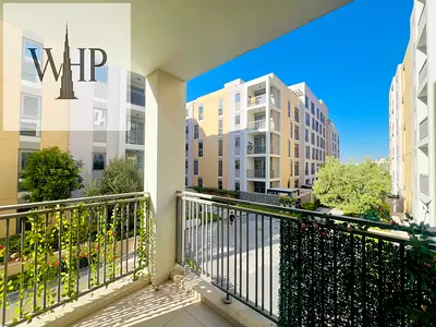 Luxury 1br with Balcony Two washrooms Close Kitchen Hot Offer