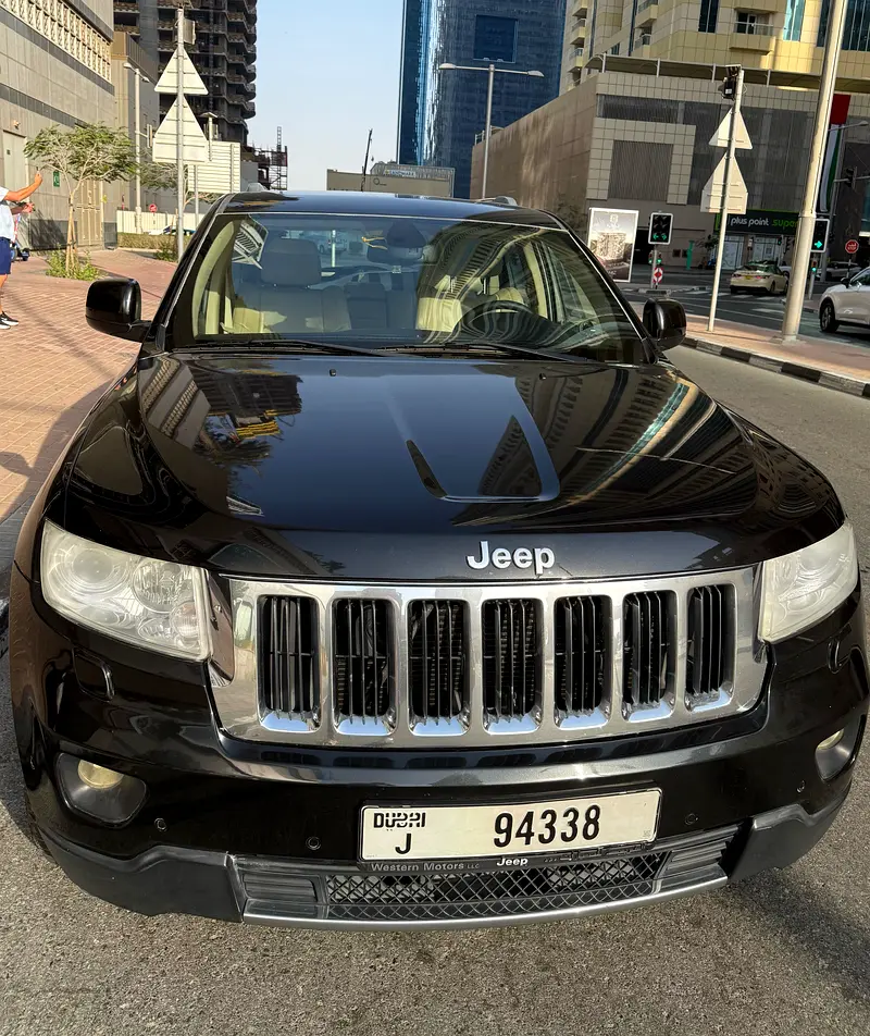 Jeep Grand Cherokee 2012 — photo 1 of 14