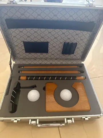Portable Putting Practice Set in Aluminum Case