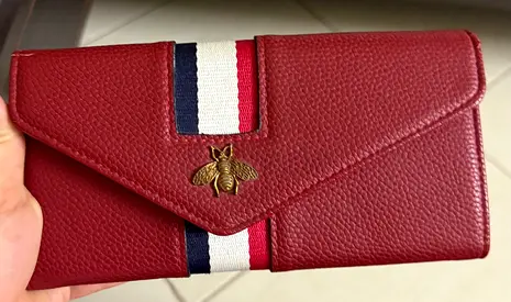 Signature Bee Emblem | Elegant Long Wallet محفظة Signature Bee | الأناقة الكلاسيكية